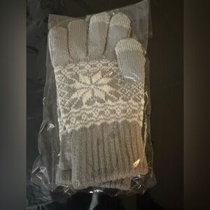 NWOT Gray and White Knit Gloves with Snowflake Design